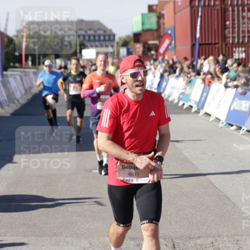 03.10.2025 - Köhlbrandbrückenlauf Jannik Wohlers http://msf.ph/oto/9106295 03.10.2025 12:58:55 Ziel 4126, 4368, 5824, 5955, 6167, 6611, 6674 meine-sportfotos.de