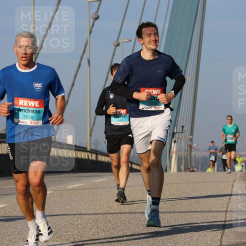 03.10.2025 - Köhlbrandbrückenlauf Strokosch-Dieckow http://msf.ph/oto/9106297 03.10.2025 09:34:55 Position 2 3078, 1061, 3226 meine-sportfotos.de