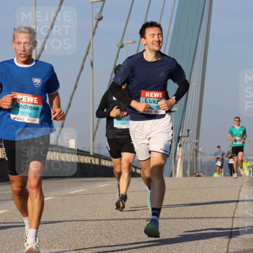 03.10.2025 - Köhlbrandbrückenlauf Strokosch-Dieckow http://msf.ph/oto/9106304 03.10.2025 09:34:55 Position 2 3078, 1061, 226 meine-sportfotos.de