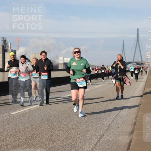 03.10.2025 - Köhlbrandbrückenlauf Lena Gebhardt http://msf.ph/oto/9106306 03.10.2025 10:13:21 Position 2 2260 meine-sportfotos.de