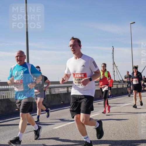 03.10.2025 - Köhlbrandbrückenlauf Michael Burmester http://msf.ph/oto/9106310 03.10.2025 12:49:52 Position 2 536, 436 meine-sportfotos.de