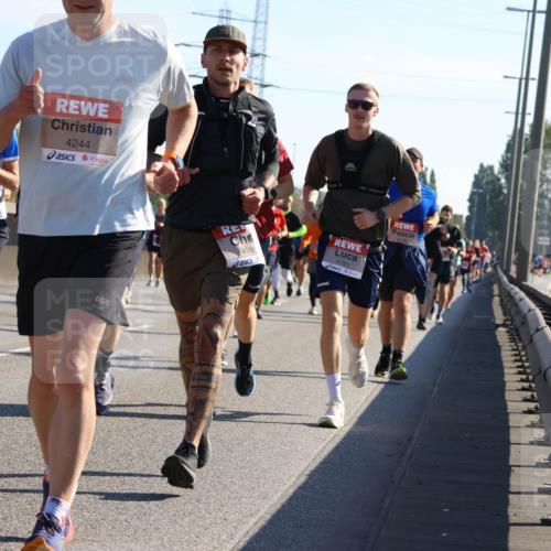 03.10.2025 - Köhlbrandbrückenlauf Strokosch-Dieckow http://msf.ph/oto/9106313 03.10.2025 12:17:28 Position 3 4822, 4191, 4244, 4995, 4761 meine-sportfotos.de
