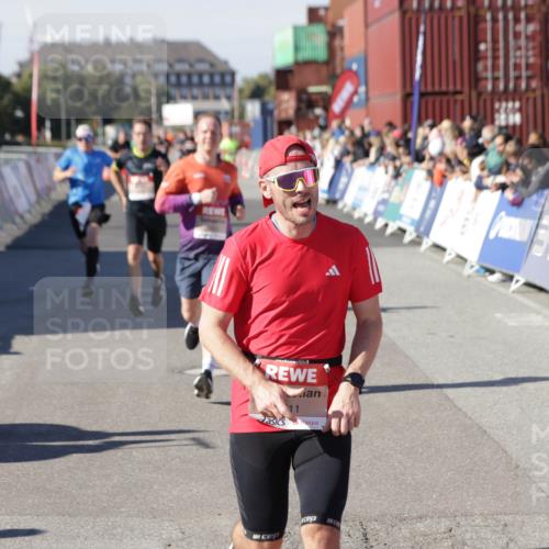 03.10.2025 - Köhlbrandbrückenlauf Jannik Wohlers http://msf.ph/oto/9106314 03.10.2025 12:58:55 Ziel 4126, 4368, 5824, 5955, 6167, 6611, 6674 meine-sportfotos.de