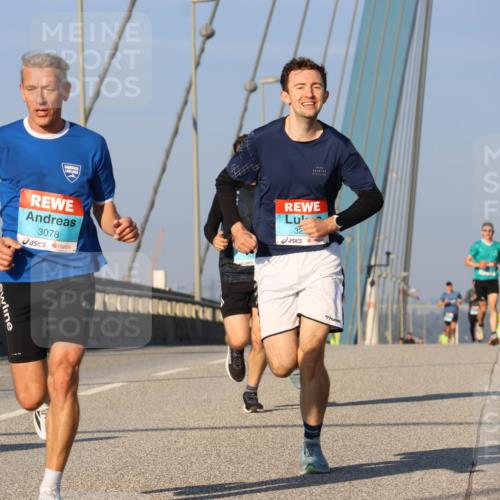 03.10.2025 - Köhlbrandbrückenlauf Strokosch-Dieckow http://msf.ph/oto/9106315 03.10.2025 09:34:55 Position 2 3078 meine-sportfotos.de