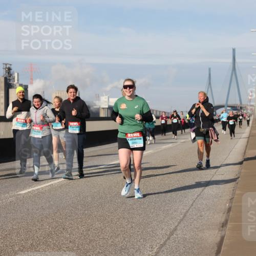 03.10.2025 - Köhlbrandbrückenlauf Lena Gebhardt http://msf.ph/oto/9106320 03.10.2025 10:13:21 Position 2 3442, 3437, 2260 meine-sportfotos.de