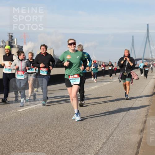03.10.2025 - Köhlbrandbrückenlauf Lena Gebhardt http://msf.ph/oto/9106333 03.10.2025 10:13:21 Position 2 1729, 3437, 2260, 2 meine-sportfotos.de