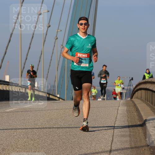 03.10.2025 - Köhlbrandbrückenlauf Strokosch-Dieckow http://msf.ph/oto/9106359 03.10.2025 09:35:06 Position 2 1268 meine-sportfotos.de
