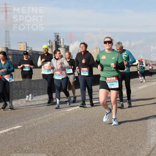 03.10.2025 - Köhlbrandbrückenlauf Lena Gebhardt http://msf.ph/oto/9106360 03.10.2025 10:13:21 Position 2 172, 3442, 3437, 2260 meine-sportfotos.de