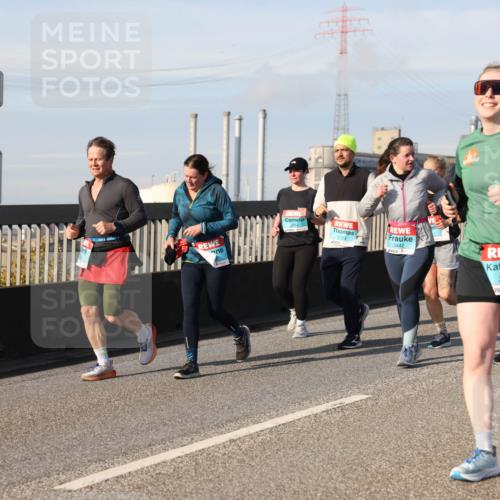 03.10.2025 - Köhlbrandbrückenlauf Lena Gebhardt http://msf.ph/oto/9106393 03.10.2025 10:13:22 Position 2 1729, 3442, 2260 meine-sportfotos.de