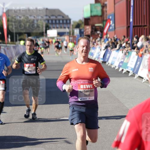 03.10.2025 - Köhlbrandbrückenlauf Jannik Wohlers http://msf.ph/oto/9106400 03.10.2025 12:58:56 Ziel 4126, 4368, 5955, 6611, 6674 meine-sportfotos.de