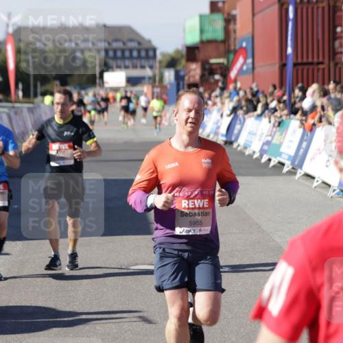 03.10.2025 - Köhlbrandbrückenlauf Jannik Wohlers http://msf.ph/oto/9106407 03.10.2025 12:58:56 Ziel 4126, 4368, 5955, 6611, 6674 meine-sportfotos.de