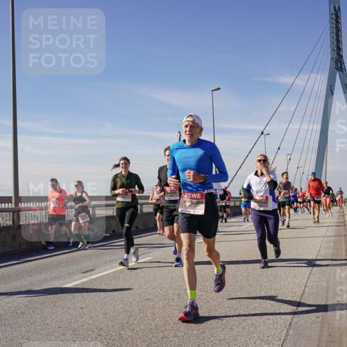 03.10.2025 - Köhlbrandbrückenlauf Michael Burmester http://msf.ph/oto/9106414 03.10.2025 12:49:58 Position 2 4928 meine-sportfotos.de