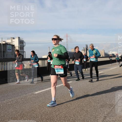 03.10.2025 - Köhlbrandbrückenlauf Lena Gebhardt http://msf.ph/oto/9106415 03.10.2025 10:13:23 Position 2 2260 meine-sportfotos.de