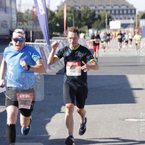 03.10.2025 - Köhlbrandbrückenlauf Jannik Wohlers http://msf.ph/oto/9106440 03.10.2025 12:58:57 Ziel 4126, 4368, 5955, 6611, 6674 meine-sportfotos.de