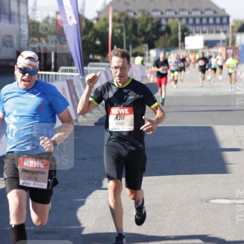 03.10.2025 - Köhlbrandbrückenlauf Jannik Wohlers http://msf.ph/oto/9106445 03.10.2025 12:58:57 Ziel 4126, 4368, 5955, 6611, 6674 meine-sportfotos.de