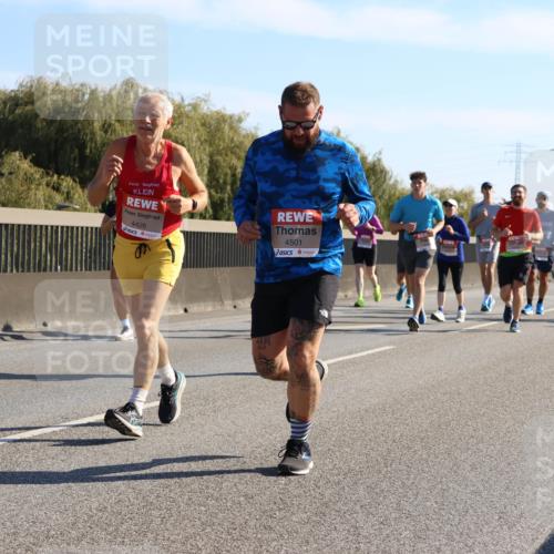 03.10.2025 - Köhlbrandbrückenlauf Strokosch-Dieckow http://msf.ph/oto/9106449 03.10.2025 12:17:45 Position 3 4426, 4501 meine-sportfotos.de