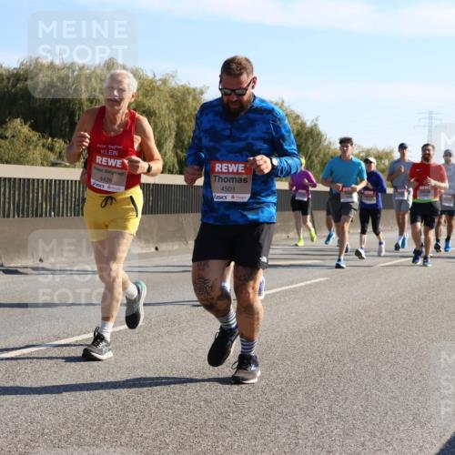 03.10.2025 - Köhlbrandbrückenlauf Strokosch-Dieckow http://msf.ph/oto/9106456 03.10.2025 12:17:46 Position 3 4426, 4501 meine-sportfotos.de