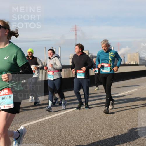03.10.2025 - Köhlbrandbrückenlauf Lena Gebhardt http://msf.ph/oto/9106457 03.10.2025 10:13:24 Position 2 2260 meine-sportfotos.de