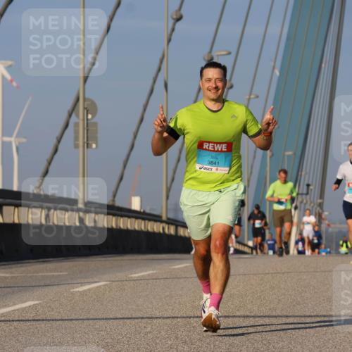 03.10.2025 - Köhlbrandbrückenlauf Strokosch-Dieckow http://msf.ph/oto/9106458 03.10.2025 09:35:25 Position 2 3841 meine-sportfotos.de