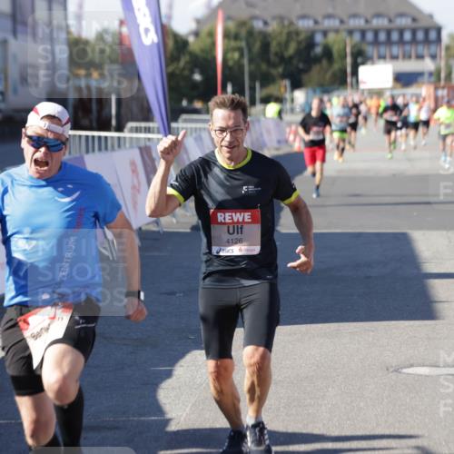 03.10.2025 - Köhlbrandbrückenlauf Jannik Wohlers http://msf.ph/oto/9106463 03.10.2025 12:58:57 Ziel 4126, 4368, 5955, 6611, 6674 meine-sportfotos.de