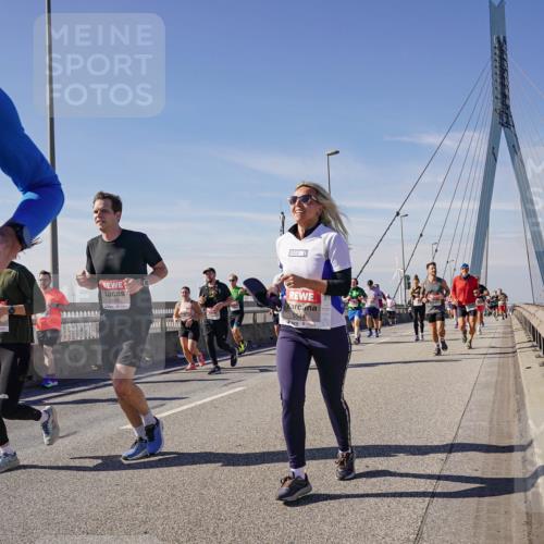 03.10.2025 - Köhlbrandbrückenlauf Michael Burmester http://msf.ph/oto/9106464 03.10.2025 12:49:59 Position 2 399, 5544 meine-sportfotos.de