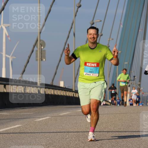 03.10.2025 - Köhlbrandbrückenlauf Strokosch-Dieckow http://msf.ph/oto/9106467 03.10.2025 09:35:25 Position 2 3841 meine-sportfotos.de