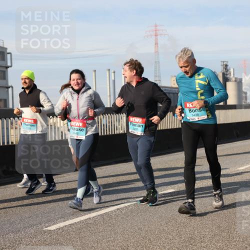 03.10.2025 - Köhlbrandbrückenlauf Lena Gebhardt http://msf.ph/oto/9106470 03.10.2025 10:13:24 Position 2 1729, 3442, 3437, 3438 meine-sportfotos.de