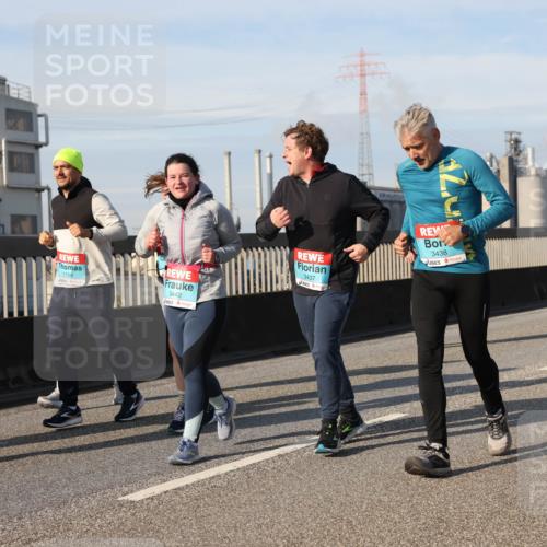 03.10.2025 - Köhlbrandbrückenlauf Lena Gebhardt http://msf.ph/oto/9106487 03.10.2025 10:13:24 Position 2 1729, 3442, 3437, 3438 meine-sportfotos.de