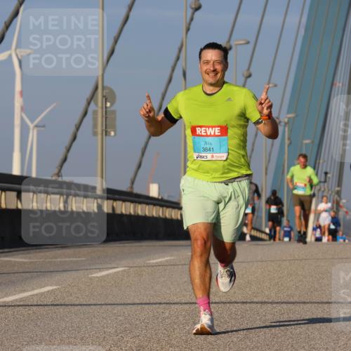 03.10.2025 - Köhlbrandbrückenlauf Strokosch-Dieckow http://msf.ph/oto/9106489 03.10.2025 09:35:25 Position 2 3841 meine-sportfotos.de