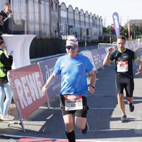 03.10.2025 - Köhlbrandbrückenlauf Jannik Wohlers http://msf.ph/oto/9106497 03.10.2025 12:58:58 Ziel 4126, 4368, 5955, 6611, 6674 meine-sportfotos.de
