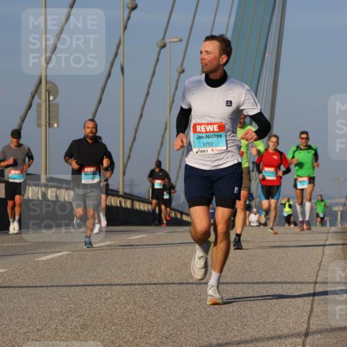 03.10.2025 - Köhlbrandbrückenlauf Strokosch-Dieckow http://msf.ph/oto/9106498 03.10.2025 09:35:32 Position 2 3702 meine-sportfotos.de
