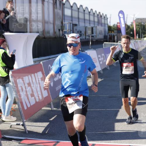 03.10.2025 - Köhlbrandbrückenlauf Jannik Wohlers http://msf.ph/oto/9106504 03.10.2025 12:58:58 Ziel 4126, 4368, 5955, 6611, 6674 meine-sportfotos.de