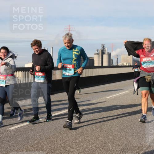 03.10.2025 - Köhlbrandbrückenlauf Lena Gebhardt http://msf.ph/oto/9106511 03.10.2025 10:13:24 Position 2 3438, 3442, 3437, 2756 meine-sportfotos.de