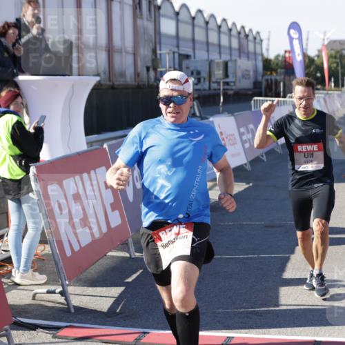 03.10.2025 - Köhlbrandbrückenlauf Jannik Wohlers http://msf.ph/oto/9106514 03.10.2025 12:58:58 Ziel 4126, 4368, 5955, 6611, 6674 meine-sportfotos.de