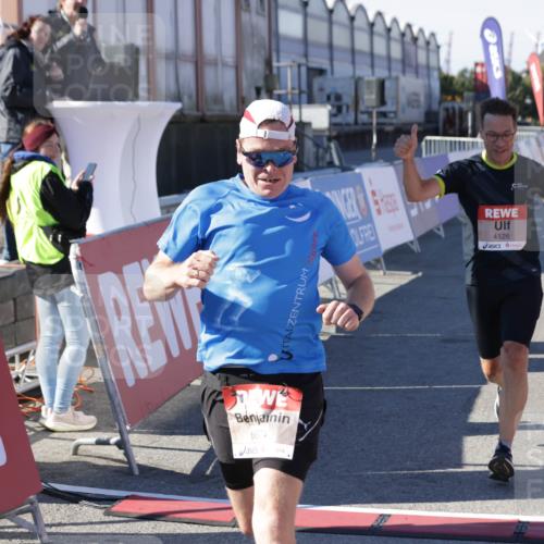03.10.2025 - Köhlbrandbrückenlauf Jannik Wohlers http://msf.ph/oto/9106520 03.10.2025 12:58:58 Ziel 4126, 4368, 5955, 6611, 6674 meine-sportfotos.de