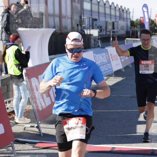 03.10.2025 - Köhlbrandbrückenlauf Jannik Wohlers http://msf.ph/oto/9106525 03.10.2025 12:58:58 Ziel 4126, 4368, 5955, 6611, 6674 meine-sportfotos.de