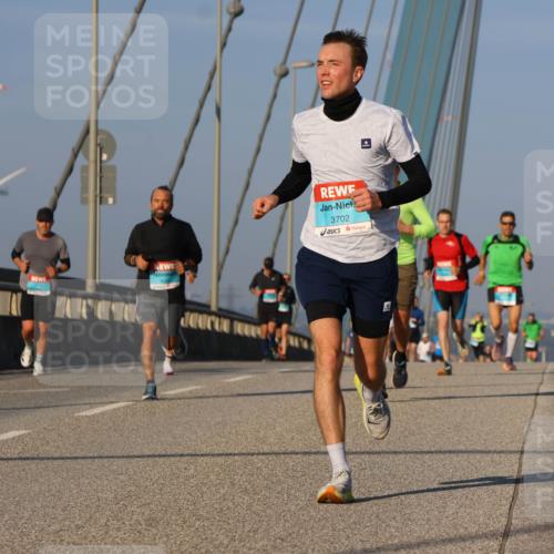 03.10.2025 - Köhlbrandbrückenlauf Strokosch-Dieckow http://msf.ph/oto/9106527 03.10.2025 09:35:32 Position 2 3702 meine-sportfotos.de