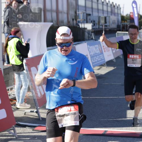 03.10.2025 - Köhlbrandbrückenlauf Jannik Wohlers http://msf.ph/oto/9106531 03.10.2025 12:58:58 Ziel 4126, 4368, 5955, 6611, 6674 meine-sportfotos.de
