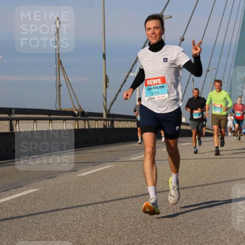 03.10.2025 - Köhlbrandbrückenlauf Strokosch-Dieckow http://msf.ph/oto/9106532 03.10.2025 09:35:34 Position 2 3702 meine-sportfotos.de