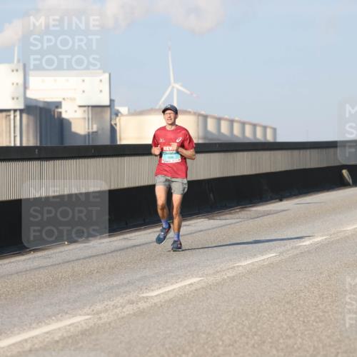 03.10.2025 - Köhlbrandbrückenlauf Lena Gebhardt http://msf.ph/oto/9106534 03.10.2025 09:39:24 Position 2 1035 meine-sportfotos.de