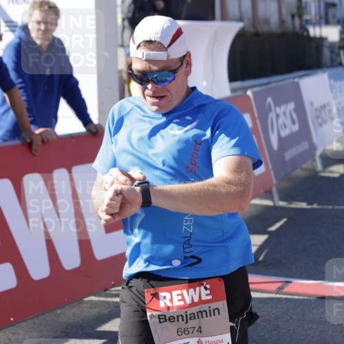 03.10.2025 - Köhlbrandbrückenlauf Jannik Wohlers http://msf.ph/oto/9106575 03.10.2025 12:58:58 Ziel 4126, 4368, 5955, 6611, 6674 meine-sportfotos.de