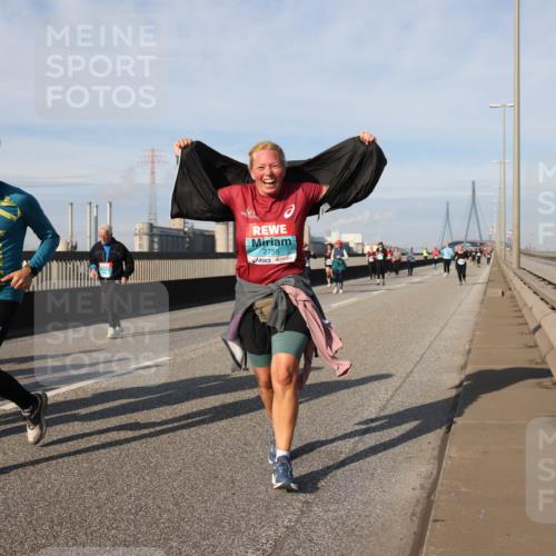 03.10.2025 - Köhlbrandbrückenlauf Lena Gebhardt http://msf.ph/oto/9106592 03.10.2025 10:13:25 Position 2 38, 3437, 2756 meine-sportfotos.de