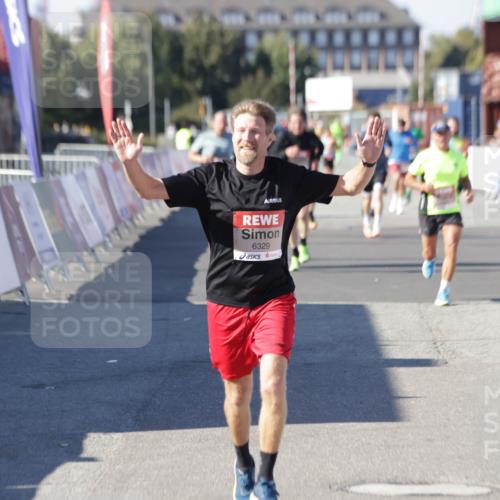 03.10.2025 - Köhlbrandbrückenlauf Jannik Wohlers http://msf.ph/oto/9106603 03.10.2025 12:59:05 Ziel 4126, 4164, 5955, 5967, 6329, 6674 meine-sportfotos.de