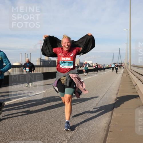 03.10.2025 - Köhlbrandbrückenlauf Lena Gebhardt http://msf.ph/oto/9106618 03.10.2025 10:13:25 Position 2 3437, 3438, 2756 meine-sportfotos.de