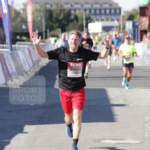 03.10.2025 - Köhlbrandbrückenlauf Jannik Wohlers http://msf.ph/oto/9106619 03.10.2025 12:59:05 Ziel 4126, 4164, 5955, 5967, 6329, 6674 meine-sportfotos.de