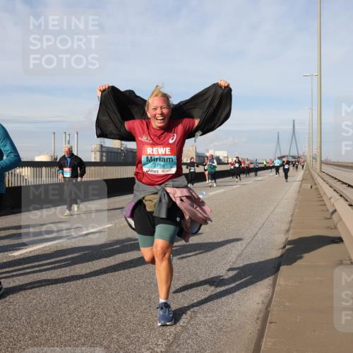 03.10.2025 - Köhlbrandbrückenlauf Lena Gebhardt http://msf.ph/oto/9106629 03.10.2025 10:13:25 Position 2 437, 3438, 2756 meine-sportfotos.de