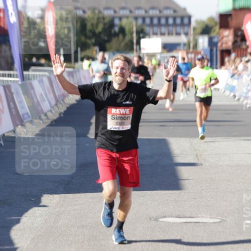 03.10.2025 - Köhlbrandbrückenlauf Jannik Wohlers http://msf.ph/oto/9106639 03.10.2025 12:59:05 Ziel 4126, 4164, 5955, 5967, 6329, 6674 meine-sportfotos.de