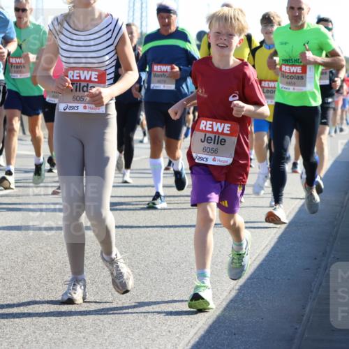 03.10.2025 - Köhlbrandbrückenlauf Strokosch-Dieckow http://msf.ph/oto/9106649 03.10.2025 12:18:09 Position 3 6001, 6057, 4679, 6056, 4454 meine-sportfotos.de