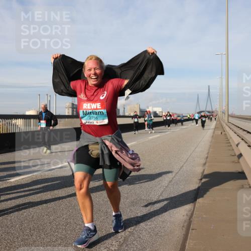 03.10.2025 - Köhlbrandbrückenlauf Lena Gebhardt http://msf.ph/oto/9106663 03.10.2025 10:13:25 Position 2 3438, 2756 meine-sportfotos.de