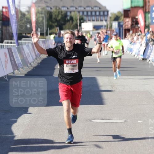 03.10.2025 - Köhlbrandbrückenlauf Jannik Wohlers http://msf.ph/oto/9106669 03.10.2025 12:59:05 Ziel 4126, 4164, 5955, 5967, 6329, 6674 meine-sportfotos.de